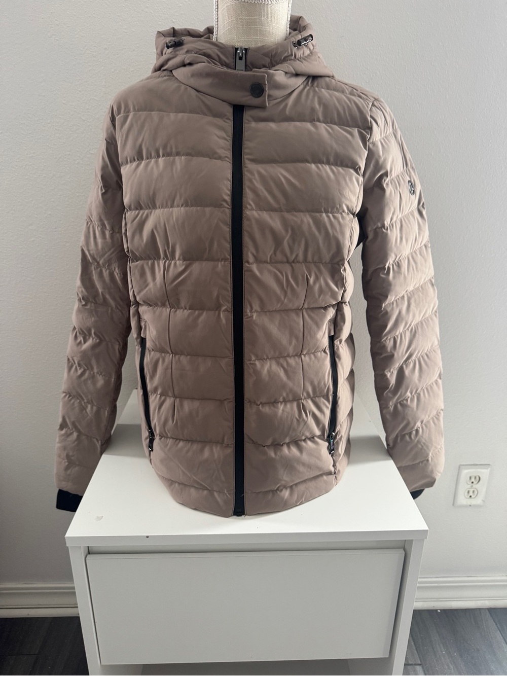 MICHAEL Michael Kors Men's Hooded Puffer Jacket in Taupe